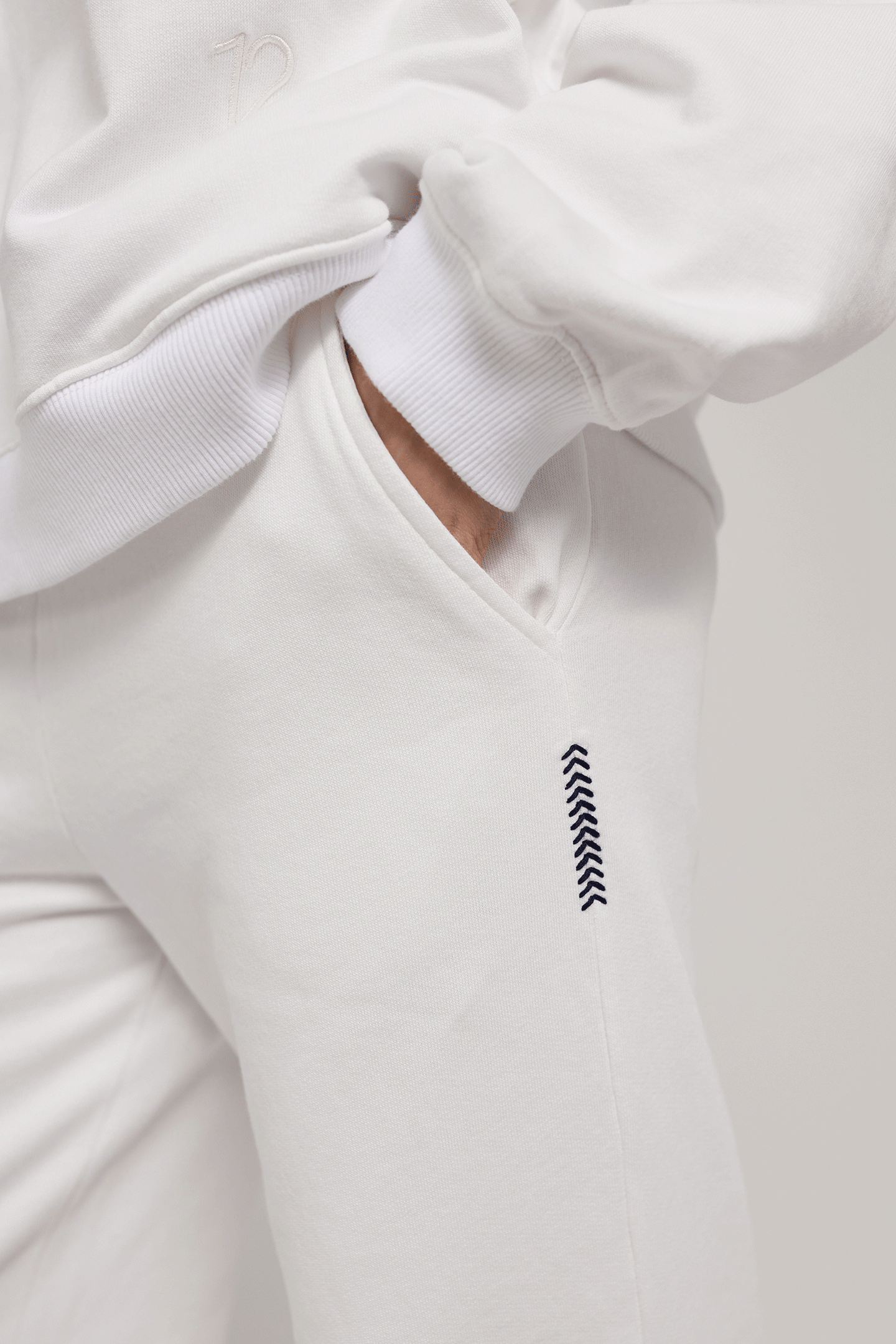 Jogger with wide leg INES white