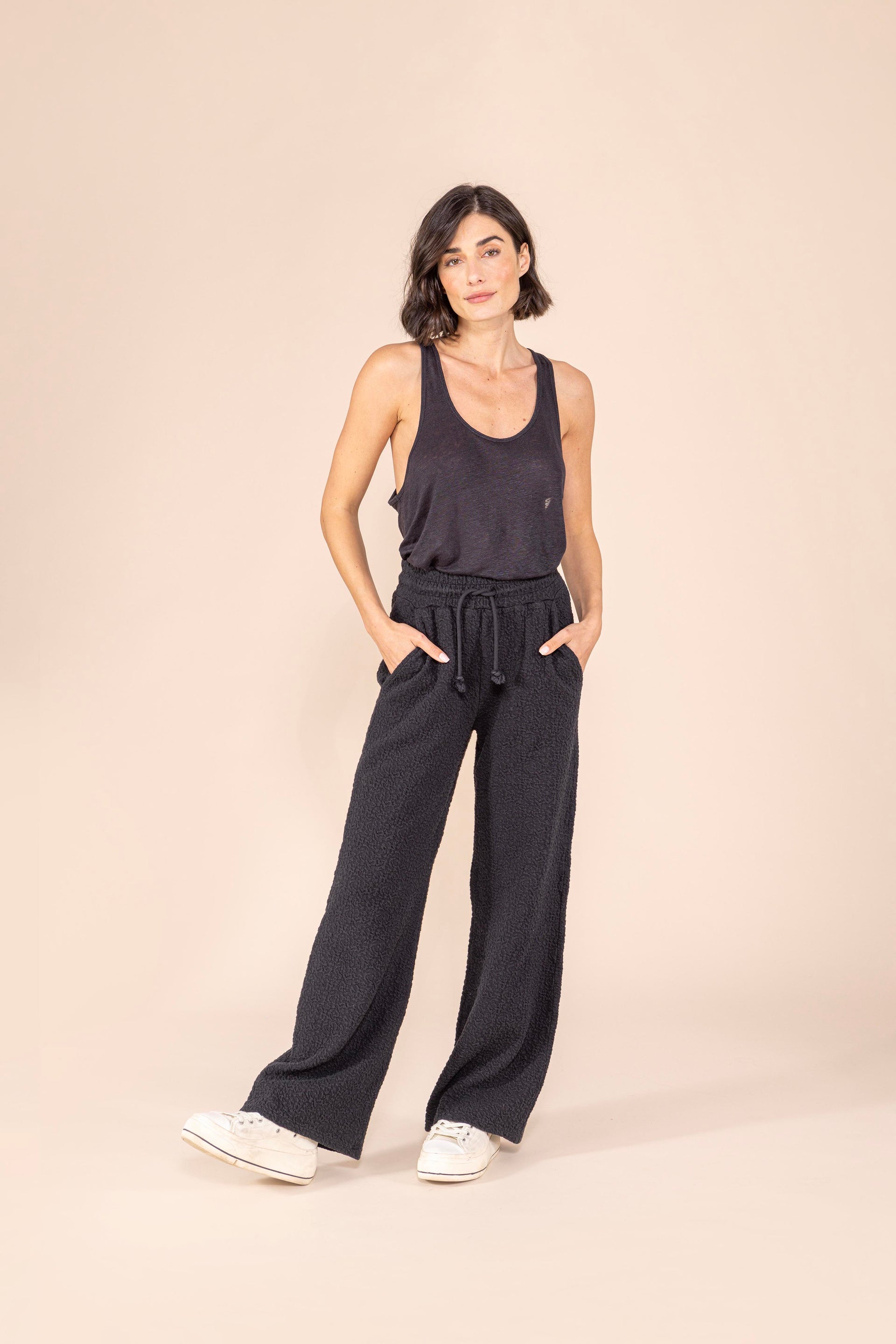 Trousers with wide leg SUE black